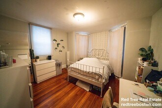 820 Parker St, Unit 3 in Boston, MA - Foto de edificio - Building Photo