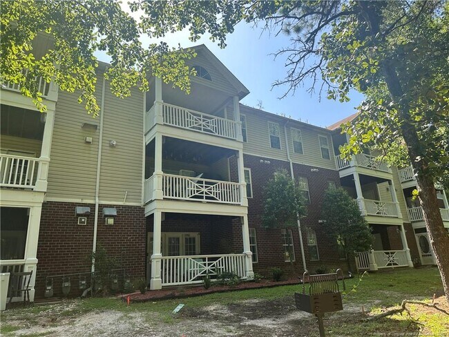 302 Bubble Creek Ct in Fayetteville, NC - Building Photo - Building Photo