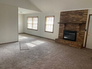 742 W Lois St in Springfield, MO - Building Photo - Building Photo