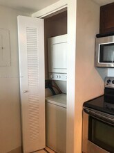 7601 E Treasure Dr, Unit 915 in North Bay Village, FL - Building Photo - Building Photo