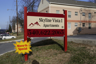 Mountain Oaks Apartments in Front Royal, VA - Building Photo - Building Photo