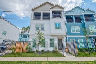 909-A W 35th St in Houston, TX - Building Photo