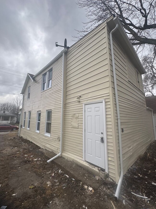 3811 E 55th St in Cleveland, OH - Foto de edificio - Building Photo