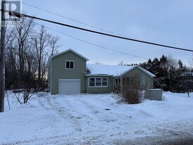 27182 Civic Centre Rd in Georgina, ON - Building Photo