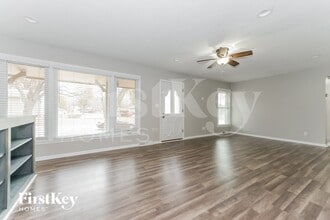 716 SW Williams St in Lee's Summit, MO - Foto de edificio - Building Photo