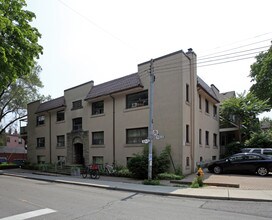 10 Mt Royal Ave in Toronto, ON - Building Photo - Primary Photo