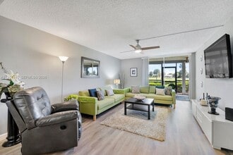 23249 Barwood Ln N in Boca Raton, FL - Building Photo - Building Photo