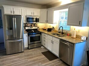 14313 Swallow Rd in Chester, VA - Building Photo - Building Photo