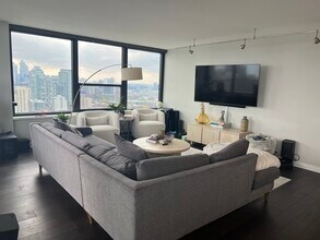 1560 N Sandburg Ter, Unit 4002 in Chicago, IL - Building Photo - Building Photo
