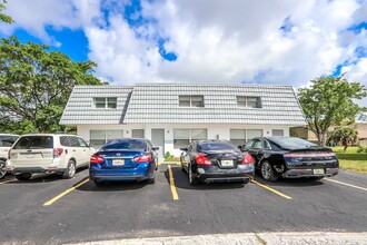 2021 NW 59th Ter in Fort Lauderdale, FL - Building Photo - Building Photo