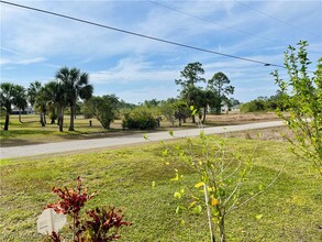 489 Lenox Ave in Lehigh Acres, FL - Building Photo - Building Photo