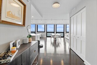 1240 N Lake Shore Dr in Chicago, IL - Building Photo - Building Photo