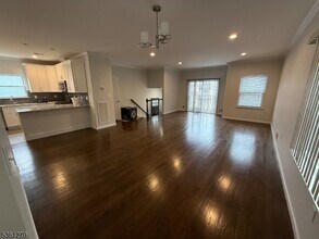 906 Flora St in Elizabeth, NJ - Building Photo - Building Photo