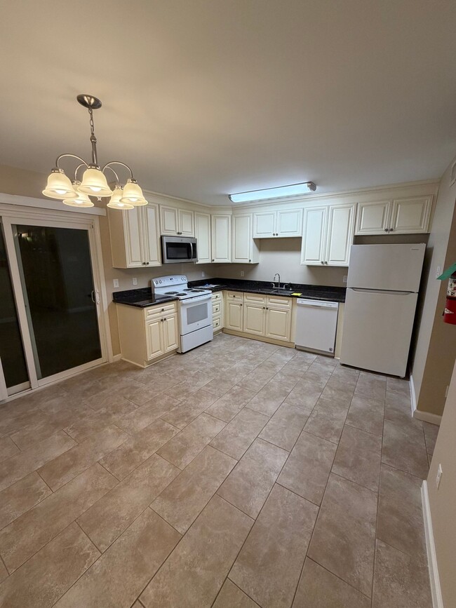 4832 Finch St in Metairie, LA - Foto de edificio - Building Photo