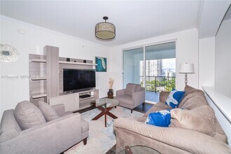 17150 N Bay Rd in Sunny Isles Beach, FL - Building Photo - Building Photo