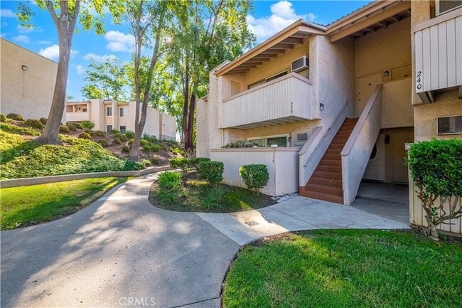 property at 28947 Thousand Oaks Blvd