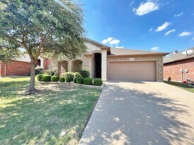 2225 Laurel Forest Dr in Fort Worth, TX - Building Photo
