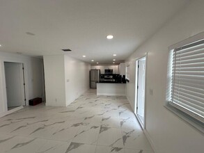 712 Gotham Ct in West Palm Beach, FL - Building Photo - Building Photo