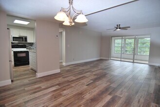 729 Lori Dr in Palm Springs, FL - Building Photo - Building Photo