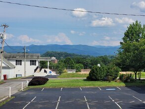 107 W 11th Ave in Johnson City, TN - Foto de edificio - Building Photo