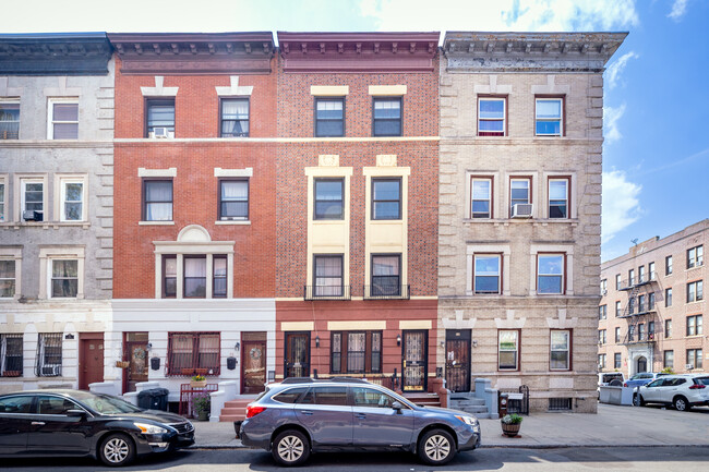 30 Hampton Pl in Brooklyn, NY - Building Photo - Building Photo