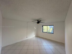 304 Racquet Club Rd in Weston, FL - Building Photo - Building Photo
