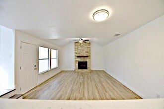 8102 Tuscarora Trail in Austin, TX - Foto de edificio - Building Photo