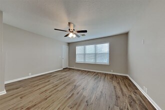 18318 Atasca Wds Trce in Humble, TX - Foto de edificio - Building Photo