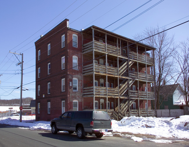 105 N East St in Holyoke, MA - Building Photo - Building Photo