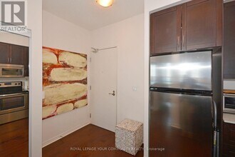 2230-2230 Lake Shore Blvd W in Toronto, ON - Building Photo - Building Photo