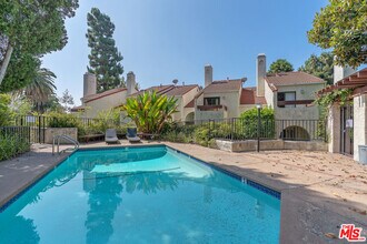 1979 Grace Ave in Los Angeles, CA - Building Photo - Building Photo