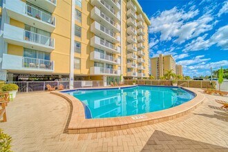 2000 NE 135th St in North Miami, FL - Building Photo - Building Photo