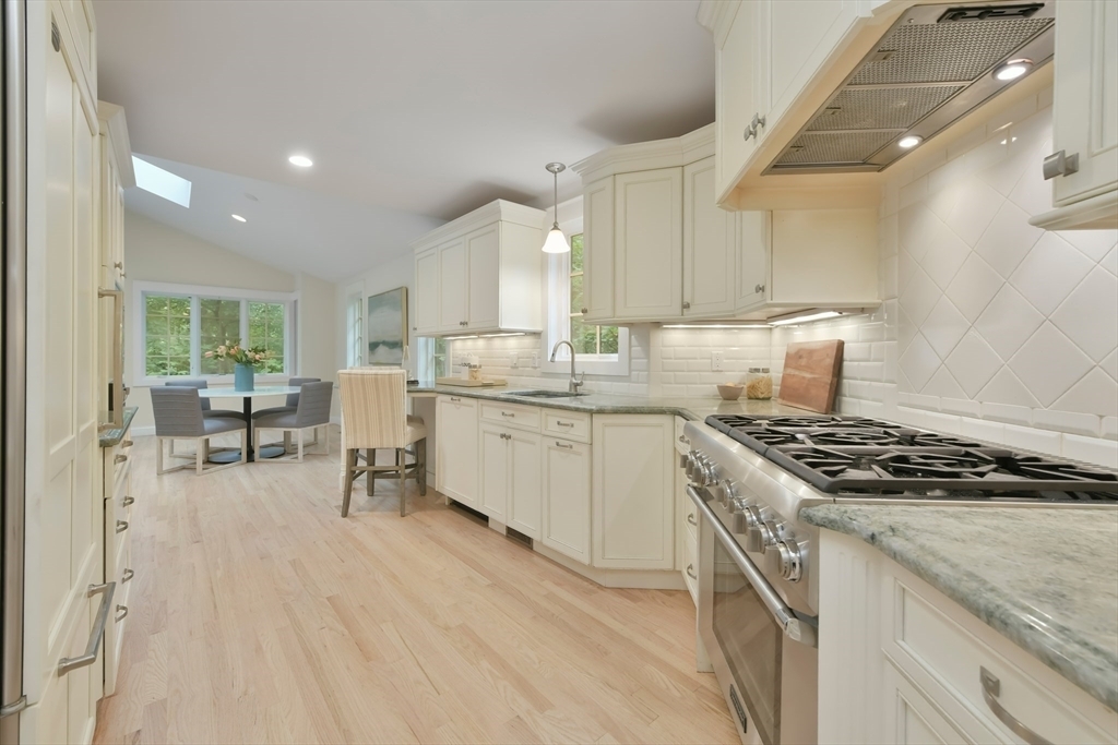 57 Laurel Rd in Chestnut Hill, MA - Building Photo