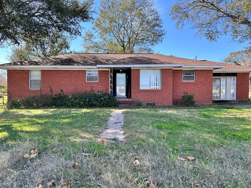 309 N Danville St in Willis, TX - Building Photo