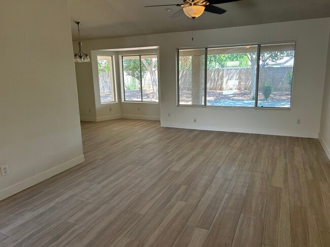 6020 W Blackhawk Dr in Glendale, AZ - Building Photo - Building Photo