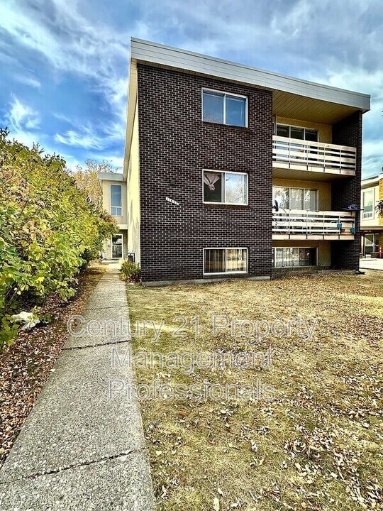 11832 105 St in Edmonton, AB - Building Photo