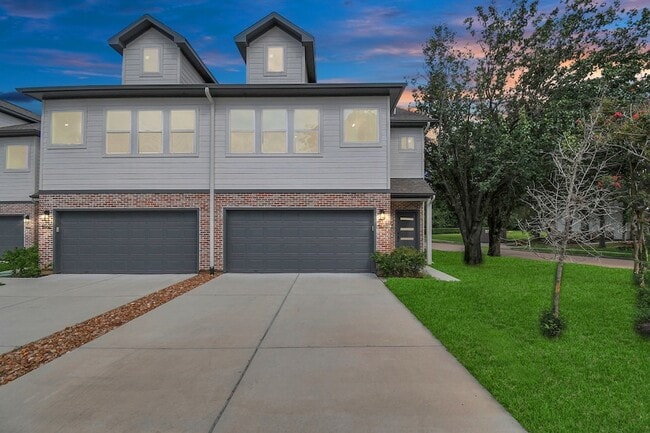 property at 3814 Lakewood Dr