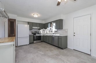 203 Village Ln in Buckner, MO - Building Photo - Building Photo