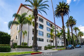 137 S Palm Dr, Unit 503 in Beverly Hills, CA - Building Photo - Building Photo