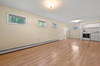 1337 Pleasant St in Worcester, MA - Building Photo - Building Photo