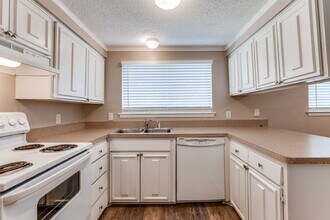 403 Live Oak Dr in Mansfield, TX - Foto de edificio - Building Photo