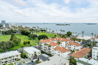 Park Regency Villa in Long Beach, CA - Building Photo - Building Photo