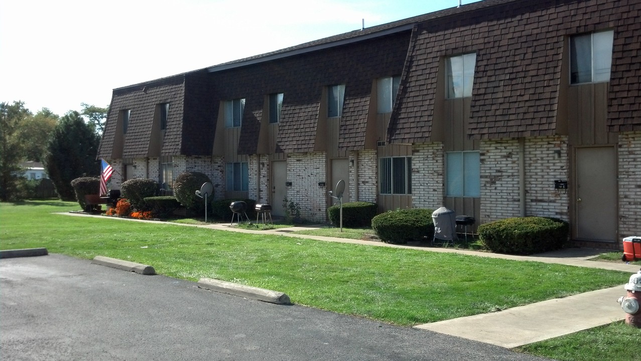 Lake Point Apartments in Sandusky, OH - Building Photo