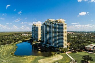 4751 W Bay Blvd in Estero, FL - Foto de edificio - Building Photo