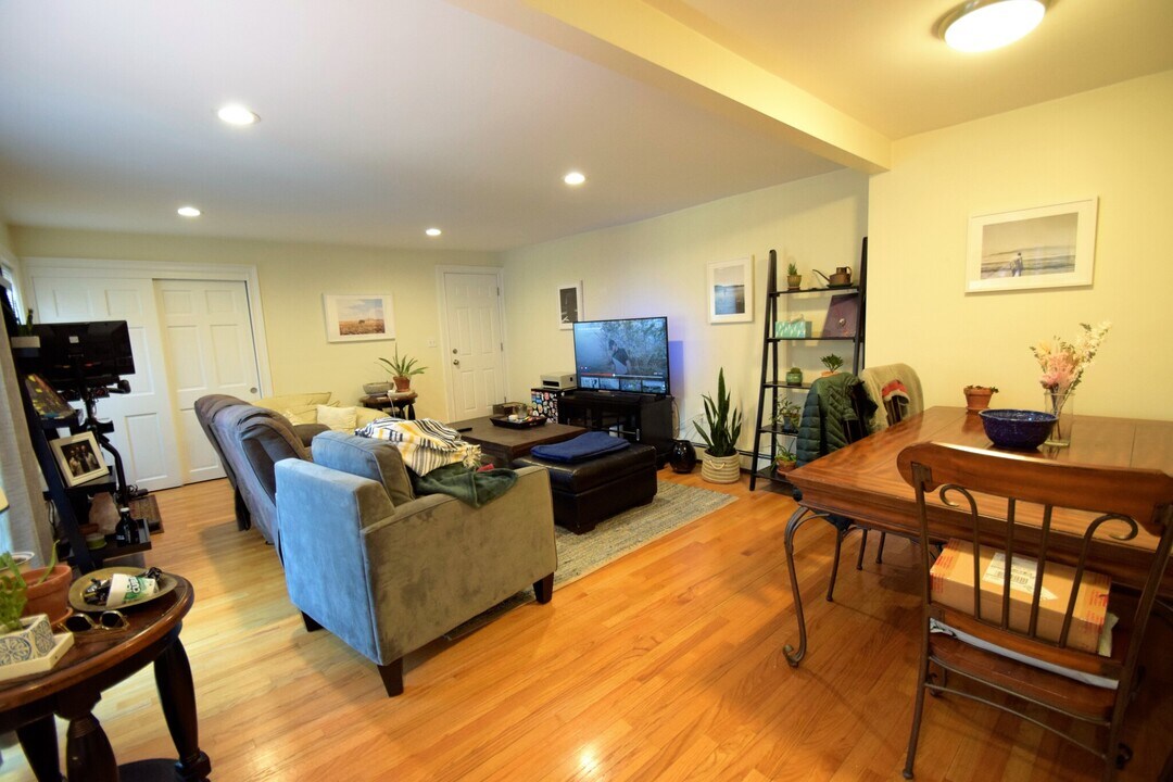 4 School St, Unit 2 in Boston, MA - Building Photo