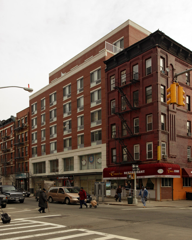 1677 Lexington Ave in New York, NY - Foto de edificio - Building Photo