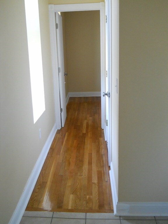 598 Hampden St in Holyoke, MA - Building Photo - Interior Photo