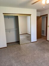 12 W 10th St in Washington, MO - Building Photo - Building Photo