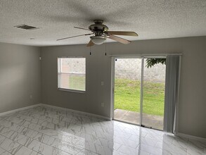 2716 Clinton Heights Ct in Oviedo, FL - Building Photo - Building Photo