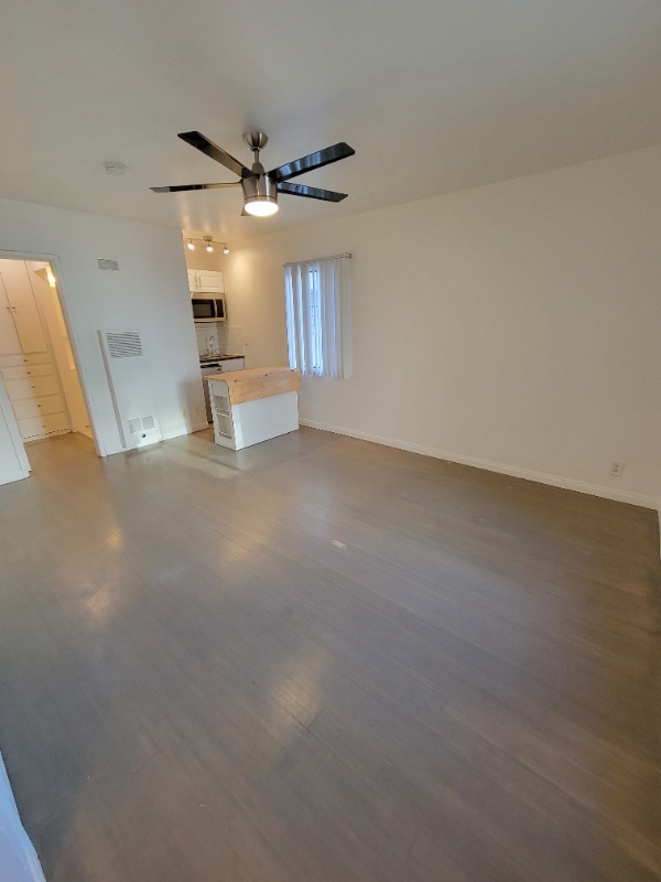 2613 S Sepulveda Blvd